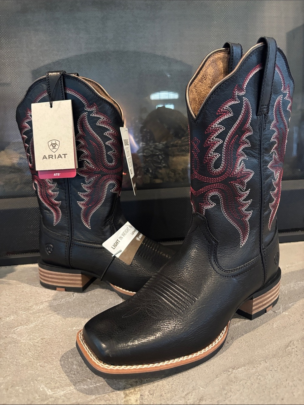 Ariat Olena Obsidian Full grain leather foot/upper horseman,wide square,Western